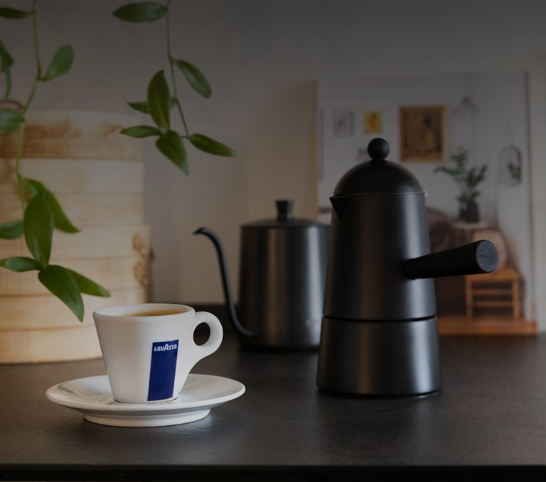 https://www.lavazzausa.com/content/dam/lavazza-athena/b2c/stories/article/coffee-secrets/how-to-make-coffee-italian-way/hero/m-How-to-make-coffee-with-moka.jpg